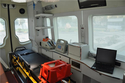 阳谷县救护车内部